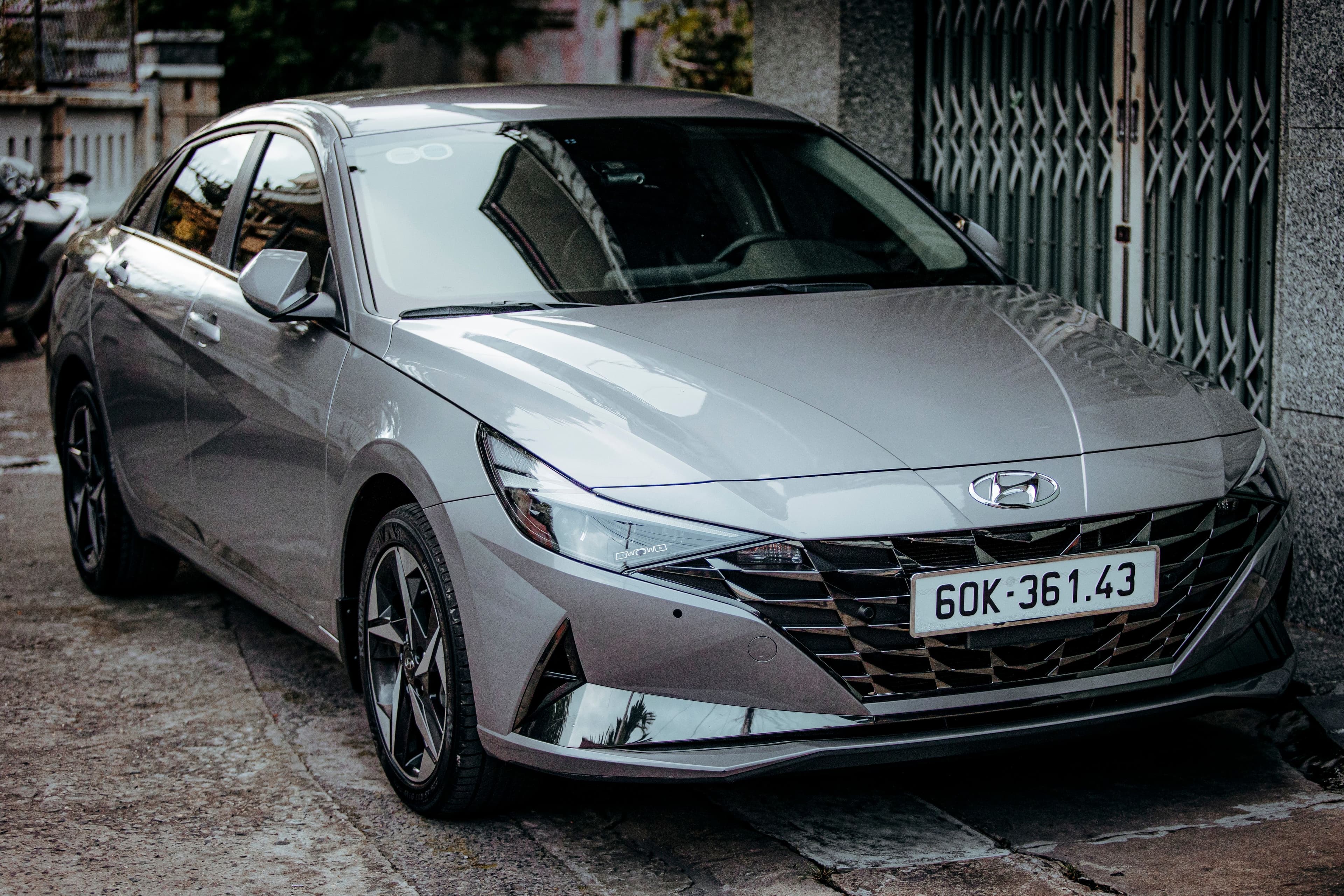 Hyundai Elantra main preview