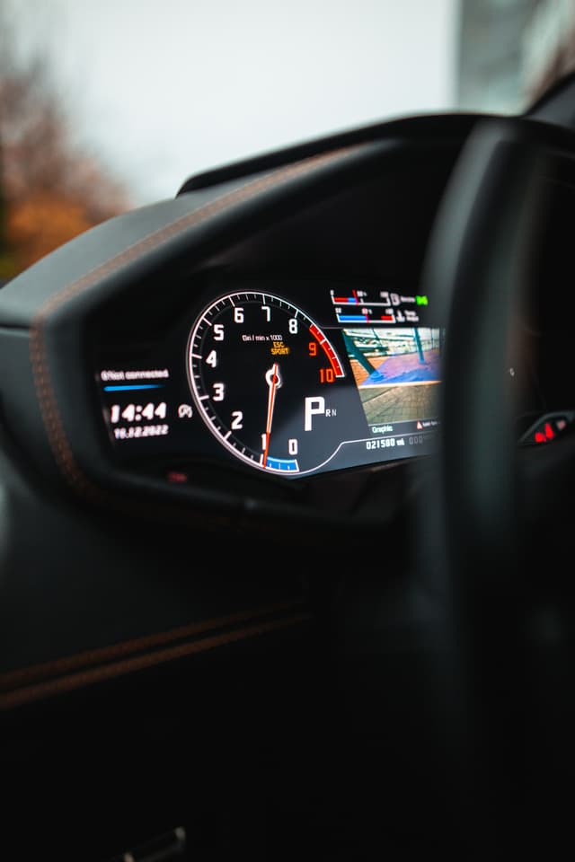 Hyundai Elantra interior thumbnail 4