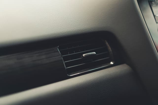 Hyundai Elantra interior thumbnail 5