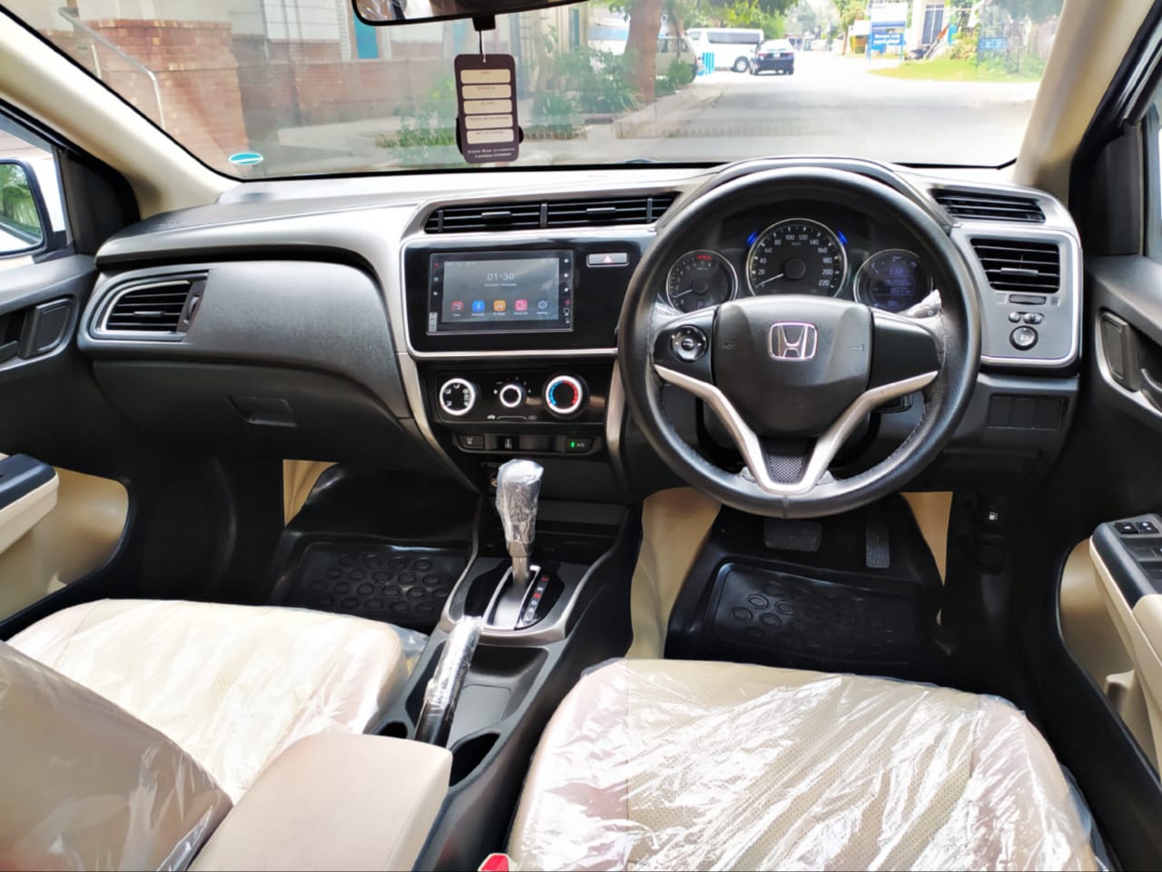 Honda City gallery thumbnail 2