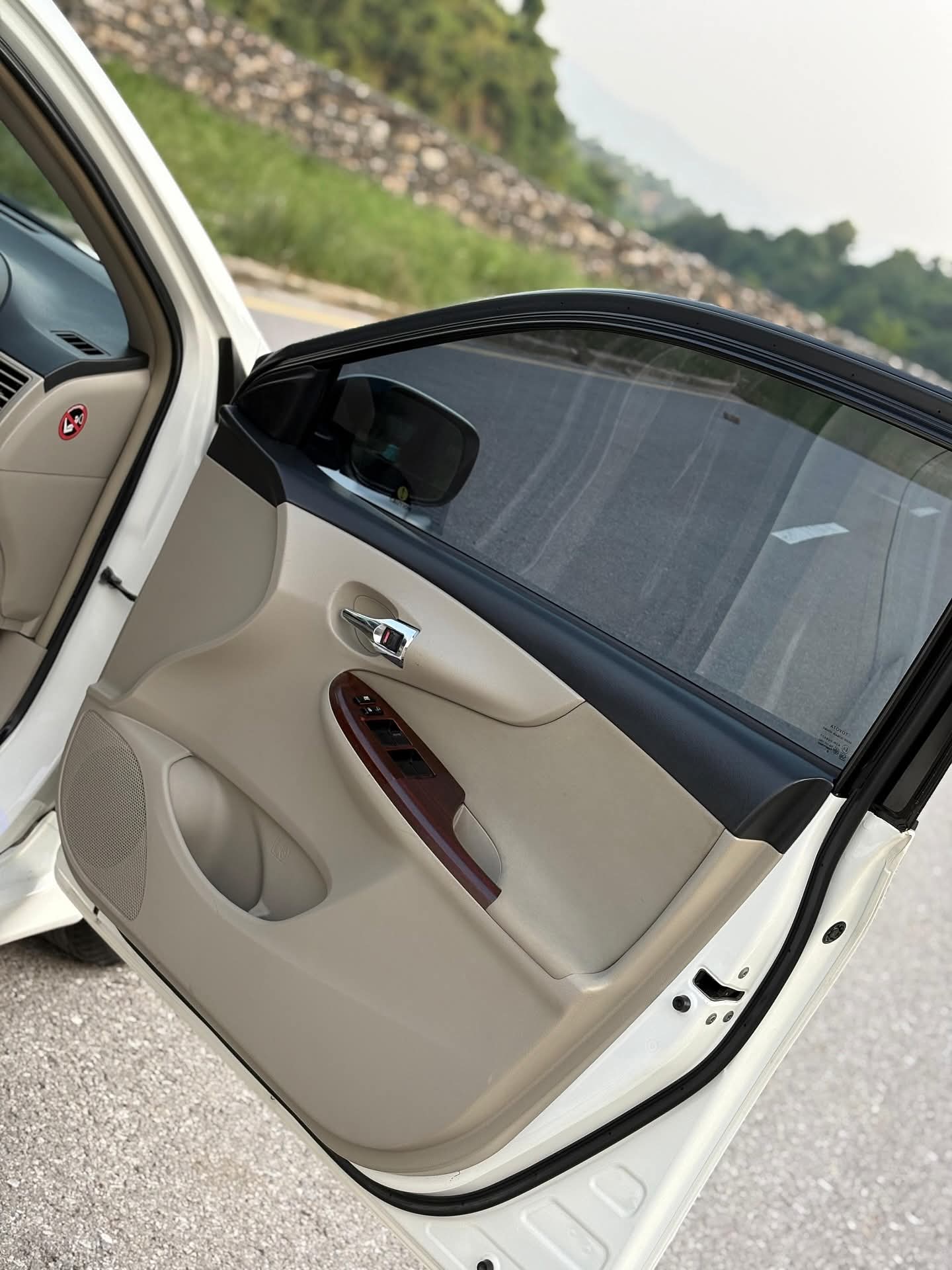 Toyota Corolla gallery thumbnail 3